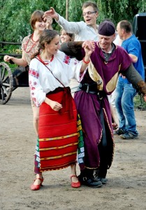 Олеся Брязгунова. Украиночка и польский солдат: речь народного танца понятна всем